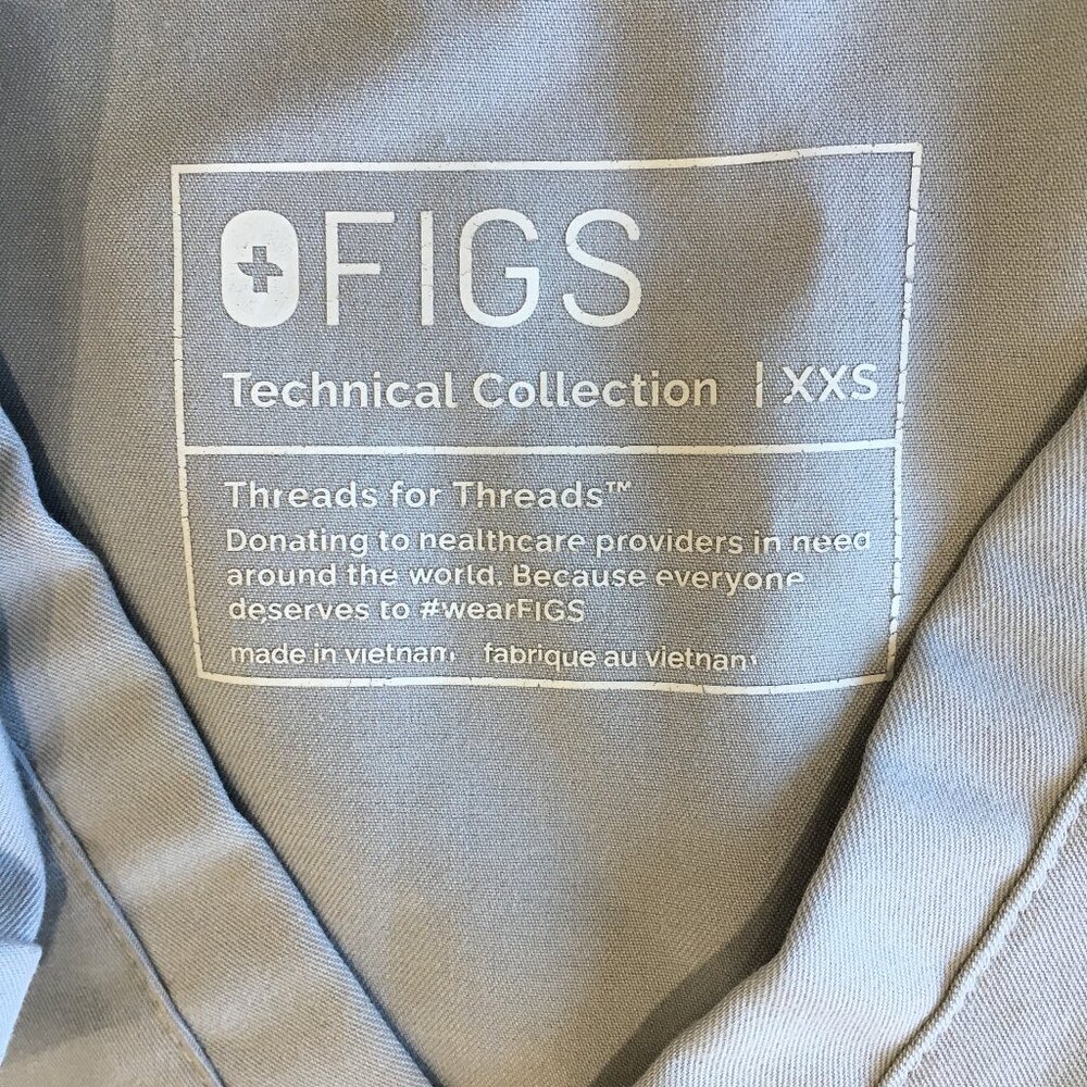 FIGS Gray CATARINA One Pocket Short Sleeve Classic Fit Scrubs Medical Shirt Top - Picture 2 of 10